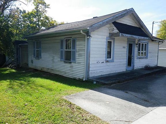 2nd image of 3936 SE Seahorn Ave