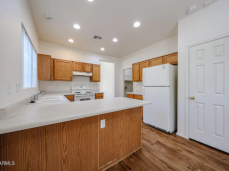 25242 N 40th Ln — Photo 9