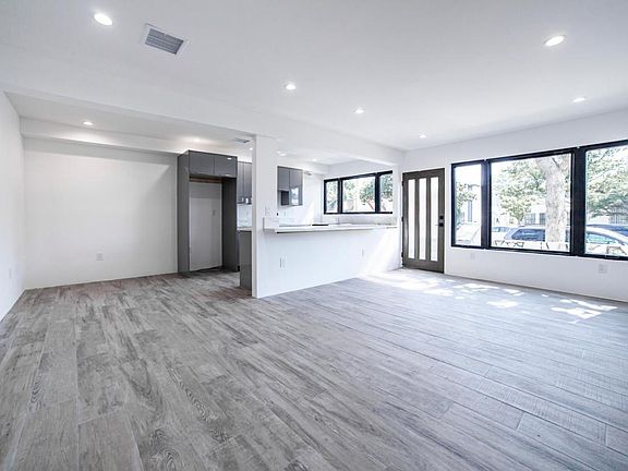 Stainless Steel Refrigerator/Freezer not in picture, but Available in unit!