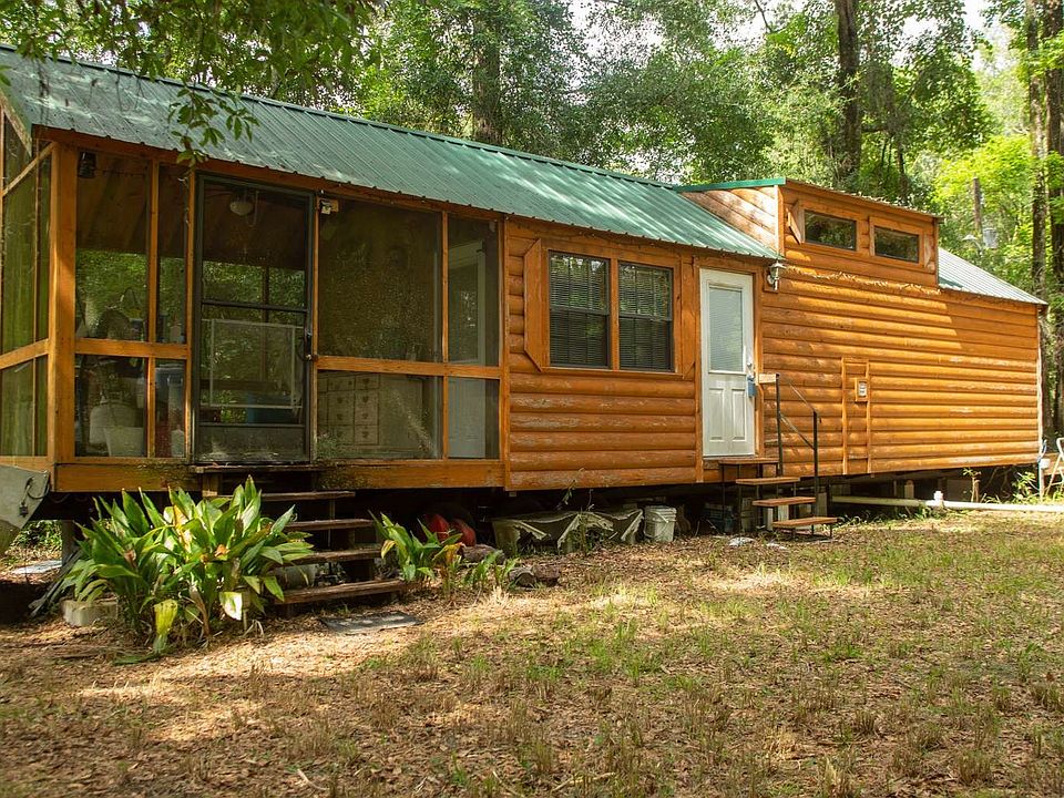 1st image of 102 NE Suwannee Trl