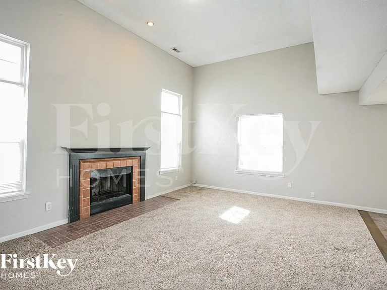 6230 Long River Ln — Photo 3