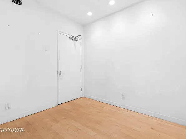 534 West 42nd Street image 2 of 4