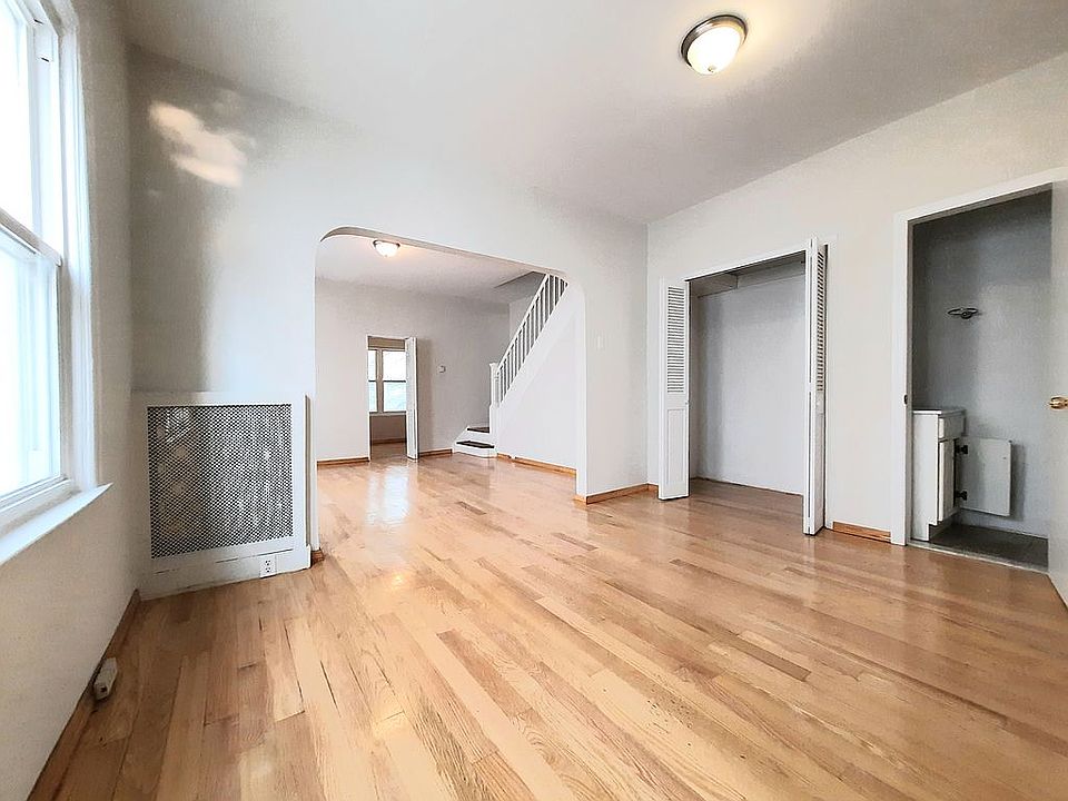 1st image of 2222 E 22nd St