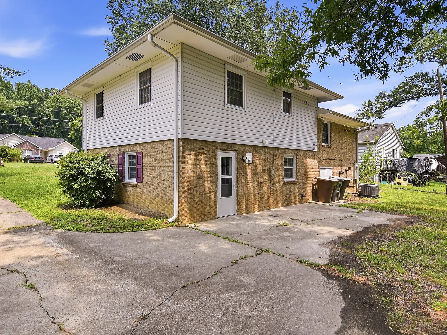 3 bed, 1679 sqft, $1,800 — Photo 2