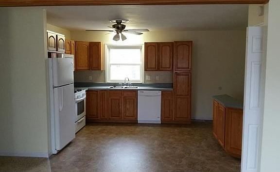 3rd image of 7411 Sunset Dr