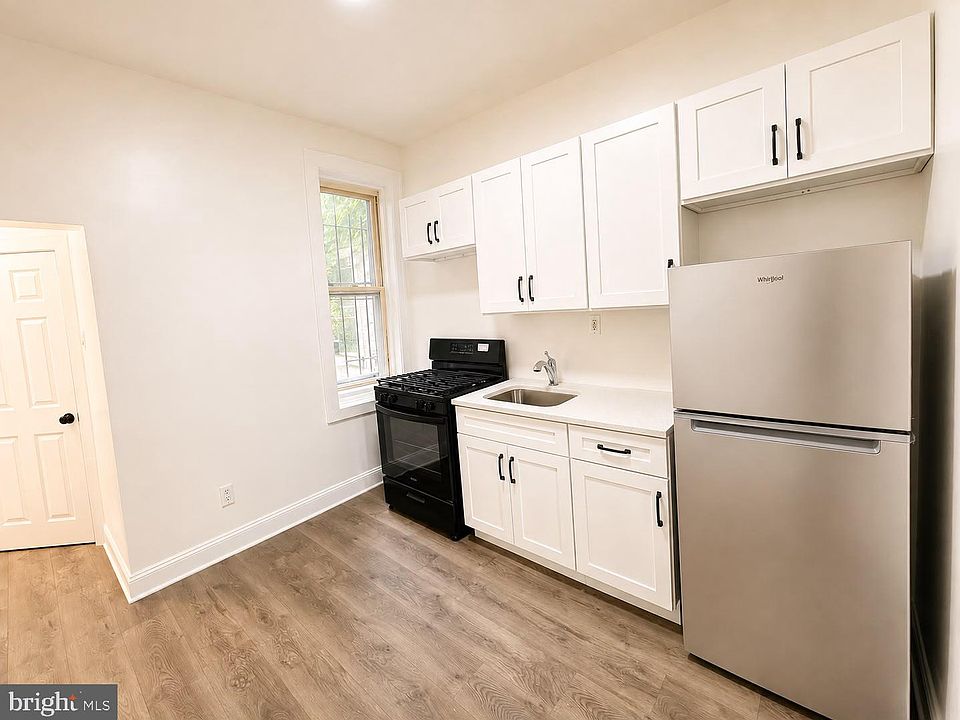 1st image of 2022 W Ontario St Floor 2