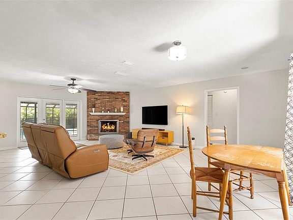 5th image of 15701 COUNTRY LAKE DRIVE