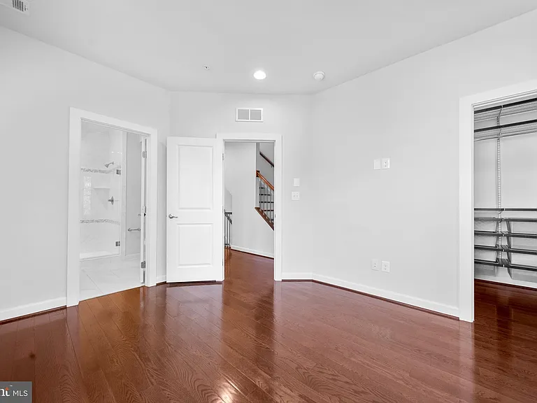 1121 S Lincoln St — Photo 32