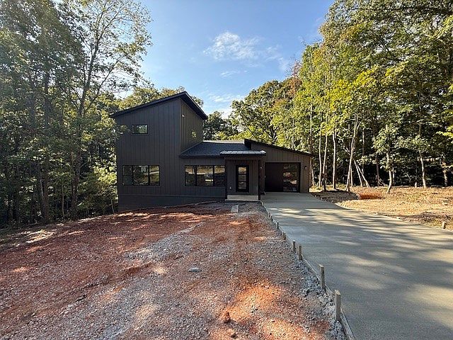 1st image of 6 Swinbrook Ln