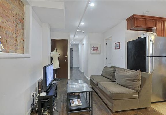 3rd image of 472 Willoughby Ave APT 1