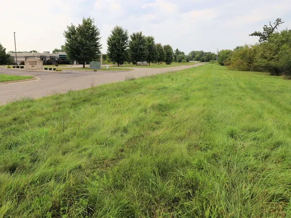 Charter Dr, Flint, MI 48532