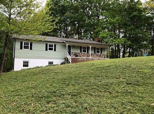 138 Rockwood Dr, Stokesdale, NC 27357