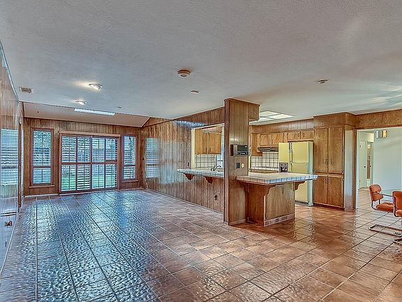 5th image of 6230 Chesapeake Cir