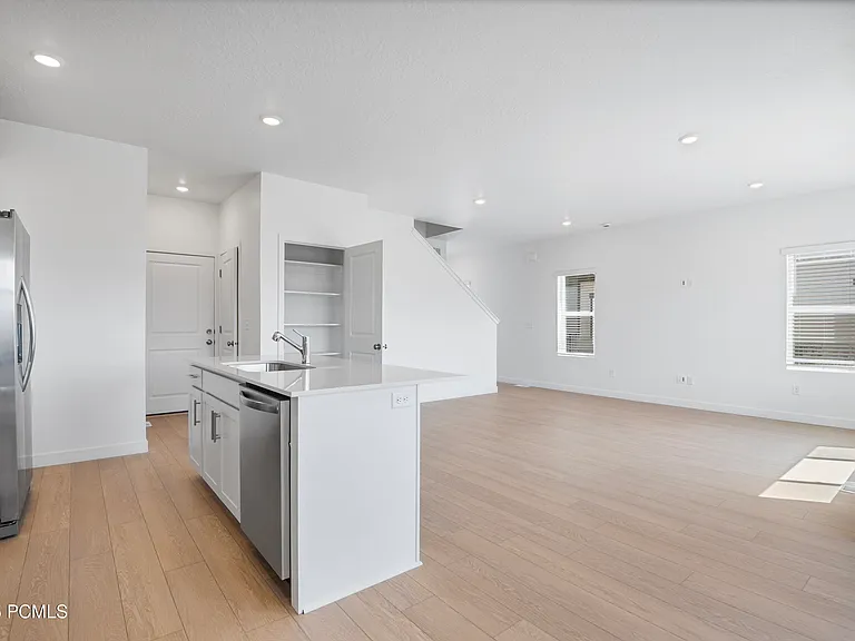 2389 N Wildwood Ln — Photo 6