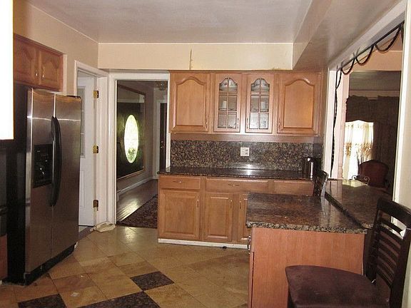 5th image of 930 S Orange Ave