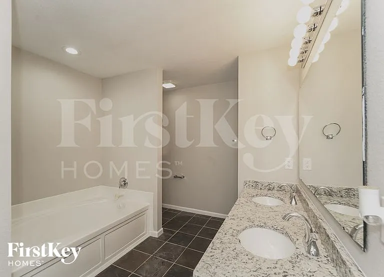 1431 Waterlily Ln — Photo 10
