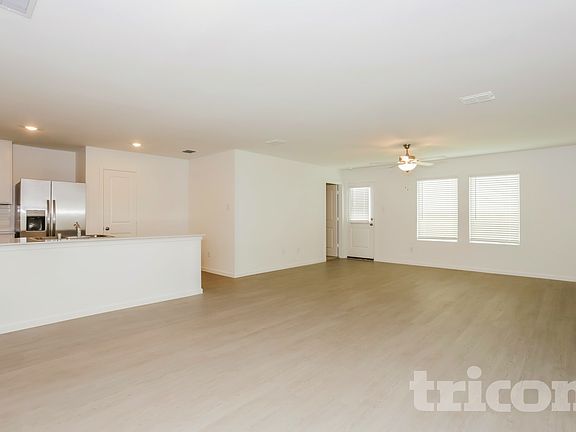 4th image of 15249 Bullfighter Blvd