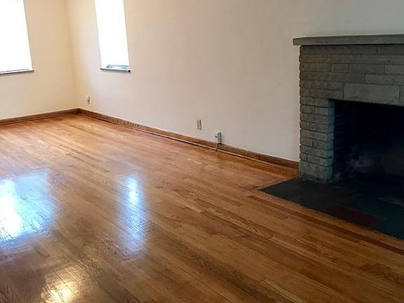 3rd image of 732 Fairlawn Dr