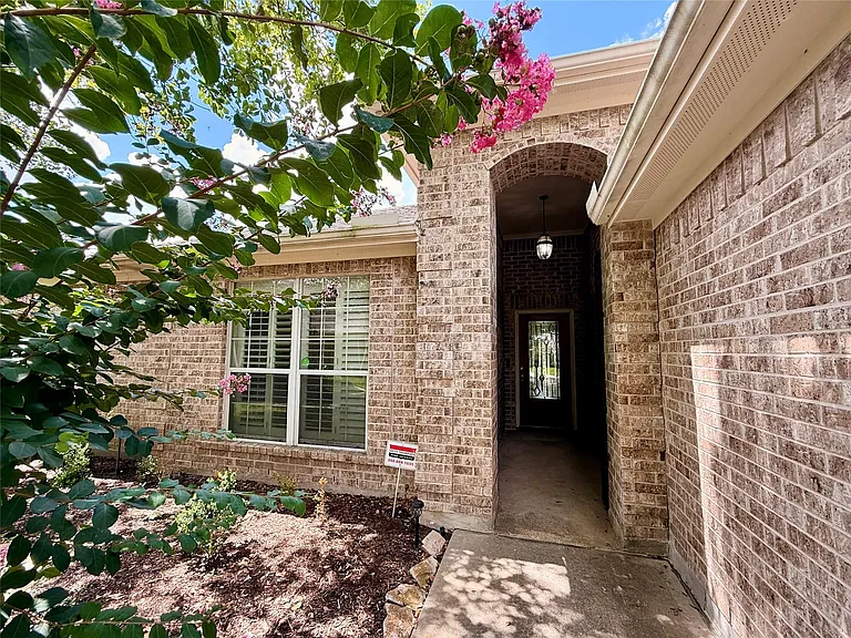 1702 Fantasy Woods Dr — Photo 2