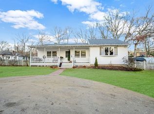 25 Park Ave, Shirley, NY 11967