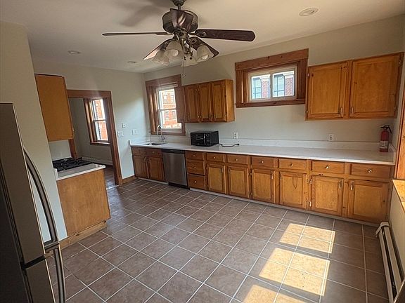 5th image of 220 Magnolia St Floor 2