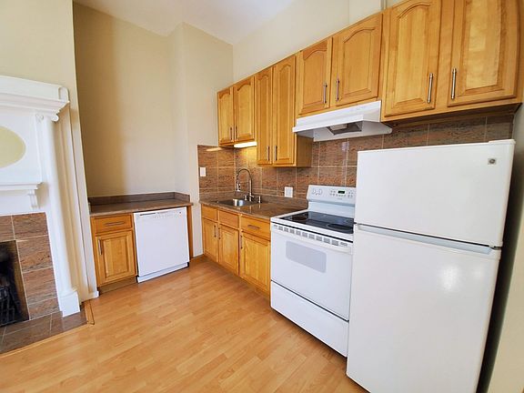 5th image of 2249 Van Ness Ave #6