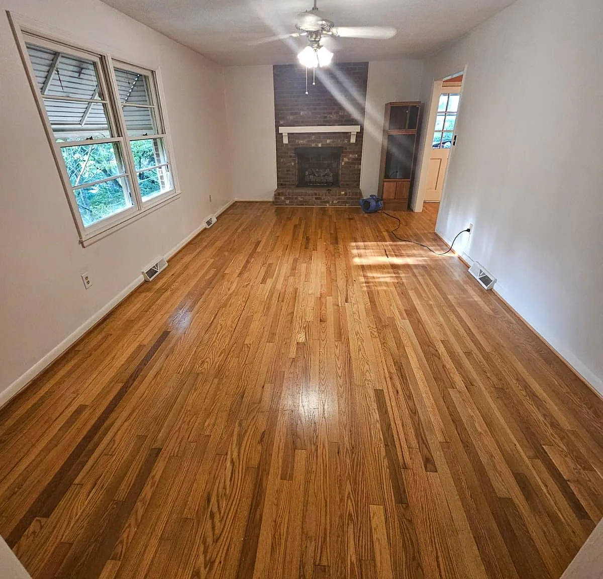 3 bed, 2500 sqft, $1,450 — Photo 1