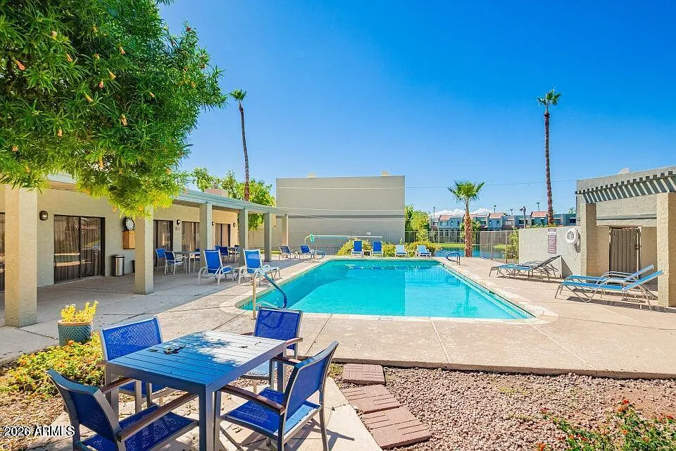 3 bed, 3.0 bath, 1963 sqft, $2,190 — Photo 4