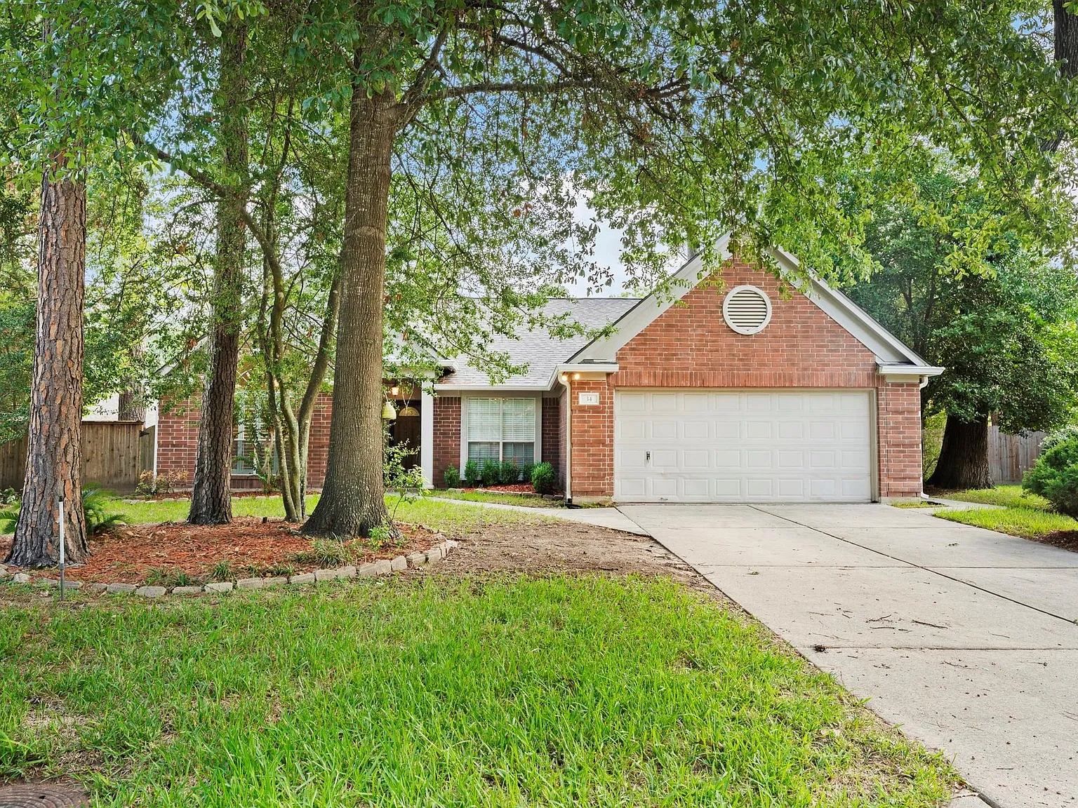 4 bed, 2.0 bath, 2003 sqft, $2,600 — Photo 1