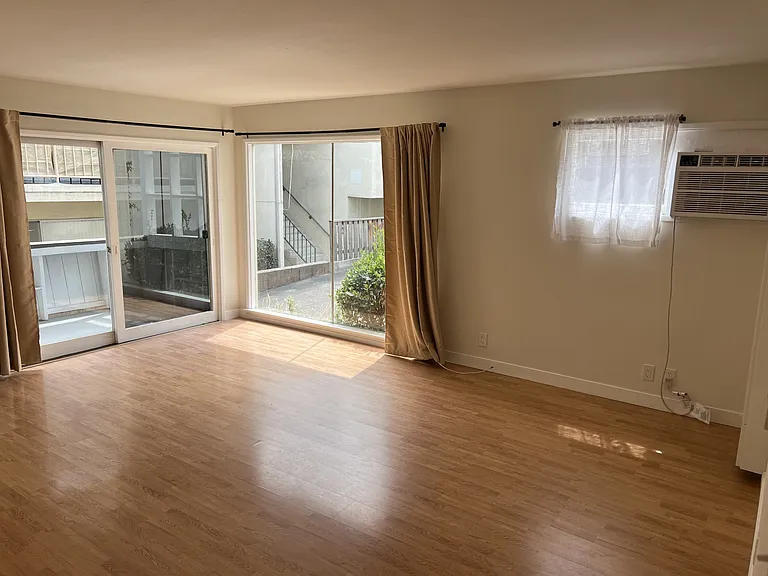 1147 Hacienda Pl #4 — Photo 1