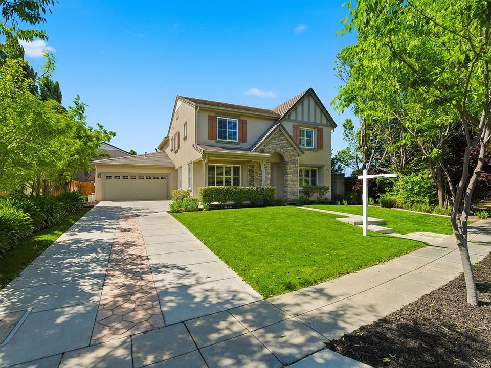 1st image of 34 Felicia Ave