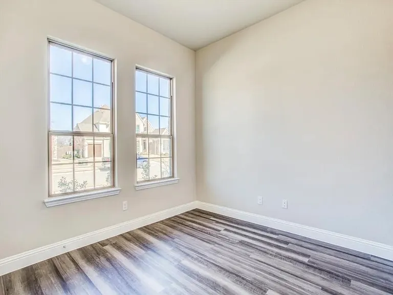 1605 Canals Dr — Photo 22