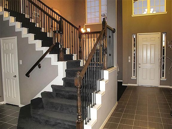 2nd image of 6870 Bears Path Ln