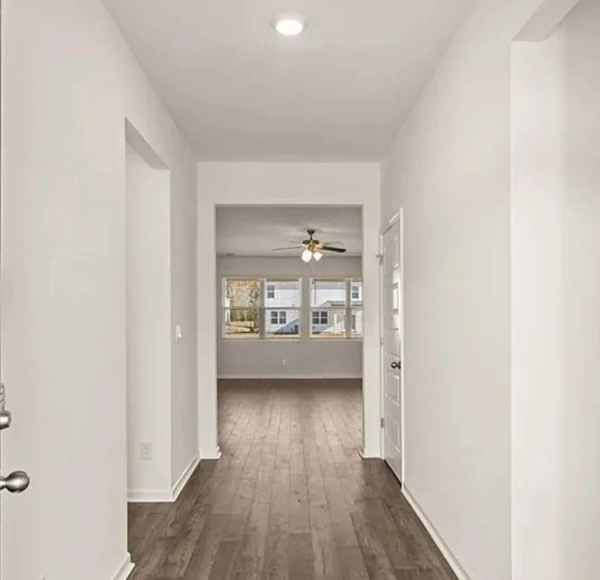 4 bed, 2250 sqft, $2,400 — Photo 4