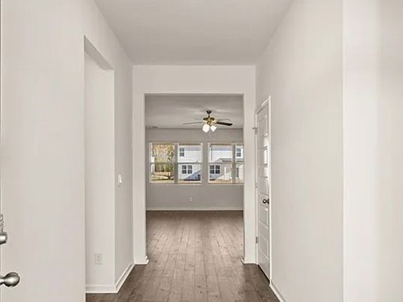 4th image of 472 Condor Ct