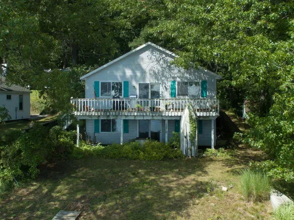 11125 Oak Dr, Delton, MI 49046