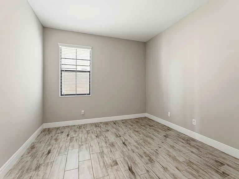3940 Maurice Ave — Photo 37