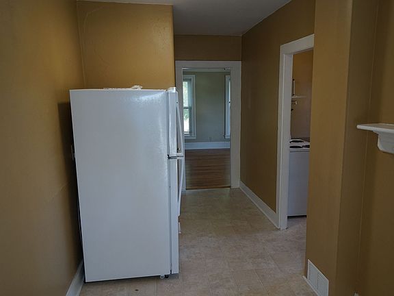 3rd image of 298 N Main St