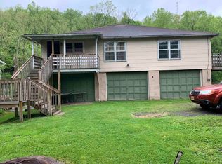 402 1/2 Main St, Fairview, WV 26570