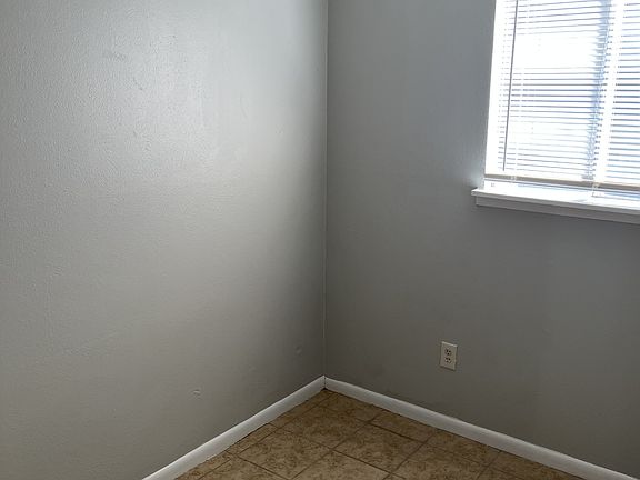 3rd image of 901 Jr Ct