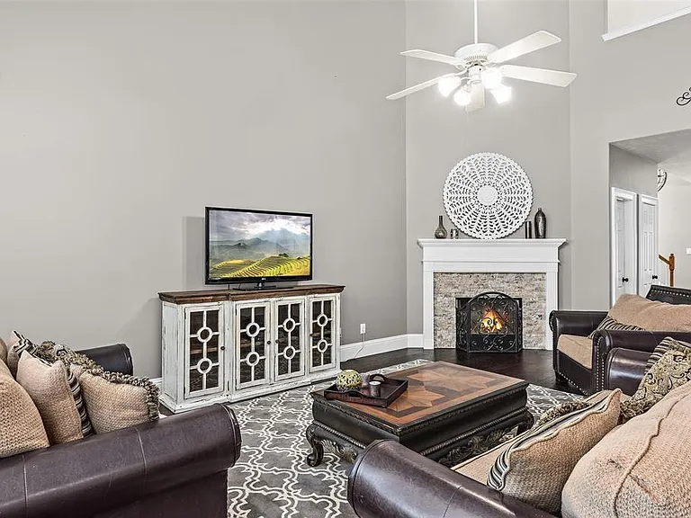 2 Hollow Glen Pl — Photo 11
