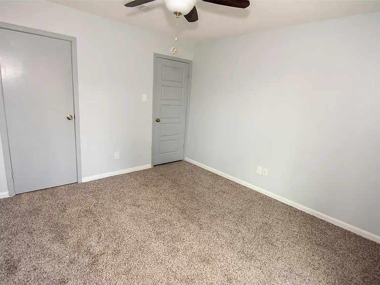 2302 Cades Cove Dr — Photo 7
