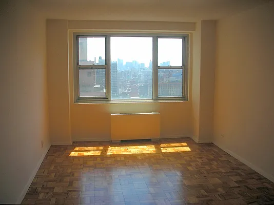 Rented by Douglas Elliman | media 23