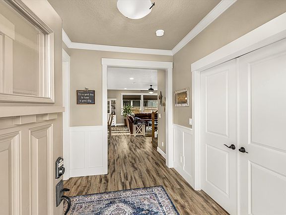 4th image of 12737 Cottonwood Ave
