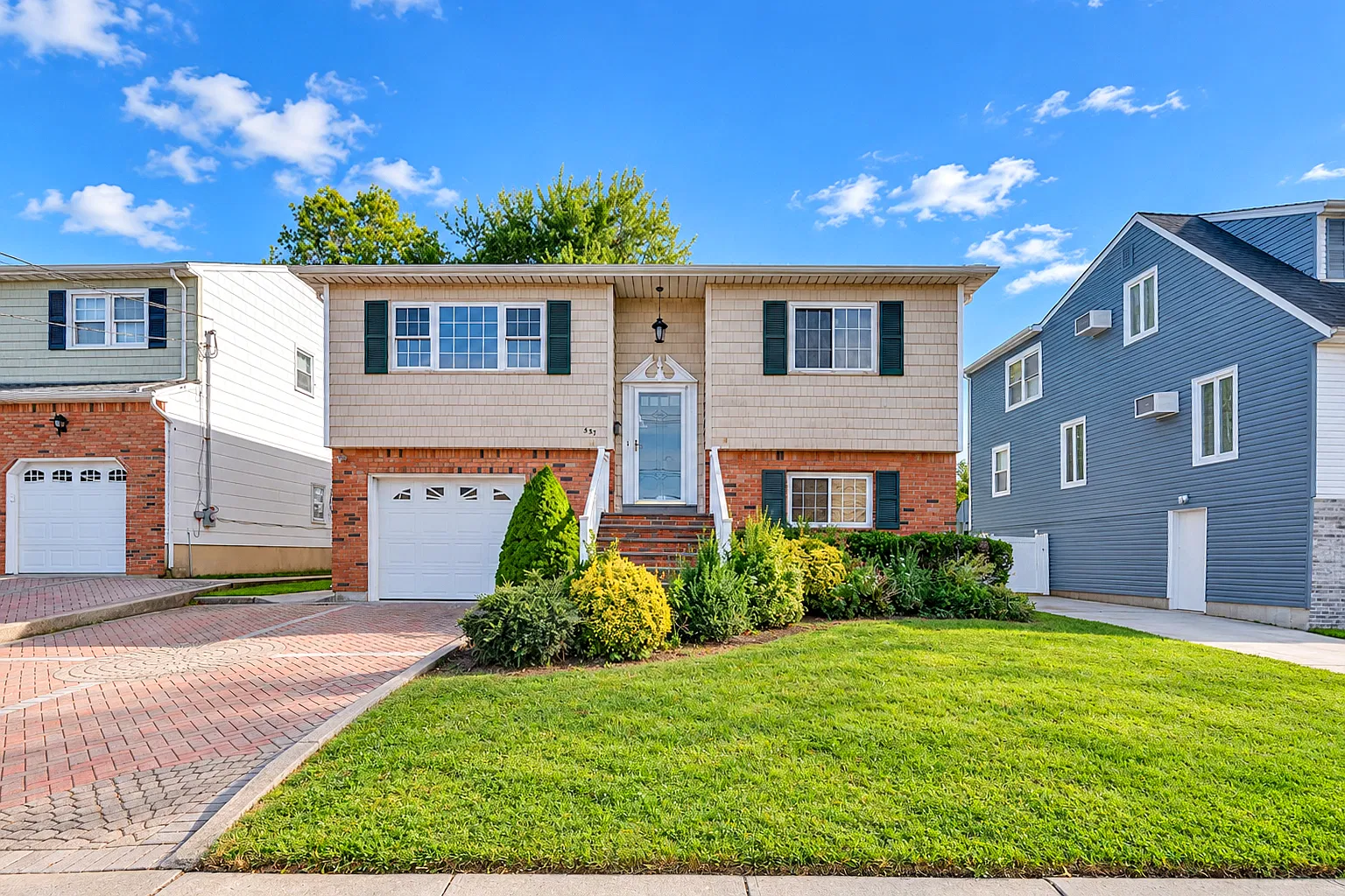 4 bed, $5,500 — Photo 1