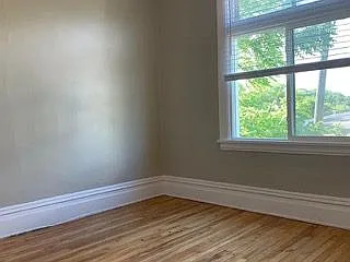 3 bed, 1.0 bath, 1100 sqft, $1,614 — Photo 3