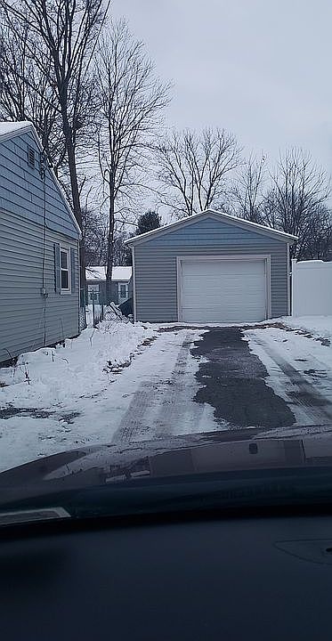 2nd image of 809 Amherst Dr