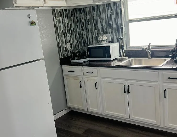 2706 W Lake Ave — Photo 11