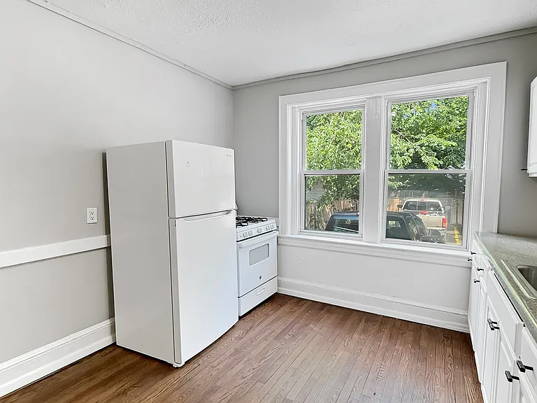 20-22 Lincoln St #3 — Photo 4