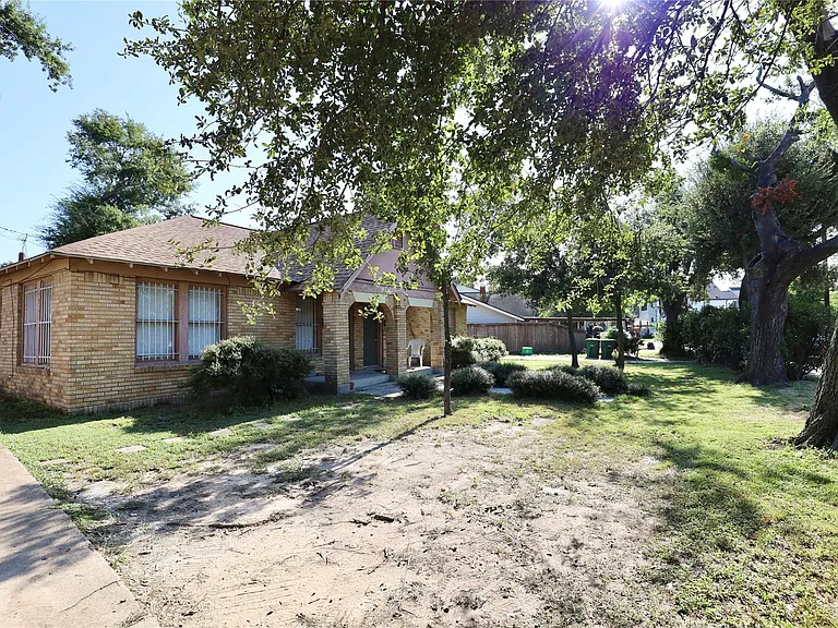 1125 Usener St — Photo 4